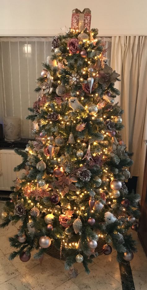 Christmas tree with different shades of pink , taupe and champagne colors Christmas Tree Champagne, Champagne Tree, Champagne Christmas Tree, Champagne Christmas, Colored Lights, Champagne Pink, Traditional Christmas Decorations, Different Shades Of Pink, Pink Christmas Tree