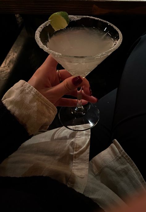 Hannaford Prep, Paris Vibes, Margarita Cocktail, Pretty Drinks, I Love My Friends, Dark Photography, Character Aesthetic, Cafe Food, Book Aesthetic