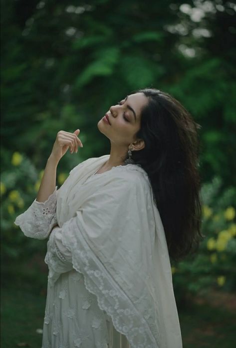 Ahana Krishna, Ahaana Krishna, Self Portrait Photography, Classy Photography, Portrait Photography Poses, Girls Dp, Beautiful Nature Pictures, Photography Women, Photo Poses