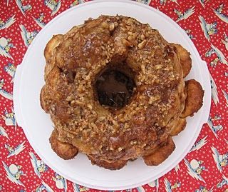 Yummy looking bubble bread recipe Gorilla Bread, Easy Breads, Rhodes Bread, Morning Recipes, Sticky Bun, Coffee Ring, Caramel Rolls, Pecan Sticky Buns, Frozen Bread Dough