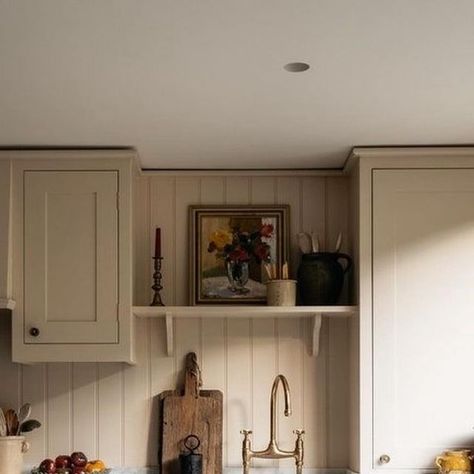 Louise Roe Home on Instagram: "At home with @charlotteboundy 
The cupboards are painted in @edwardbulmerpaint ‘s
Brunswick Green and Lilac Pink" Latest Kitchen Ideas, Brunswick Green, Cottage Kitchen Inspiration, Ikea Units, Design My Kitchen, Garden Magazine, Two Tone Kitchen, Timeless Interior, Victorian London