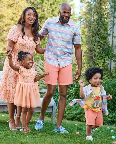 Coordinating Family Outfits, Mommy And Mini, Family Outfit Ideas, Mother Daughter Photoshoot, Outfits Matching, Mom And Son, Family Picture Outfits, Dress Up Outfits, Picture Outfits