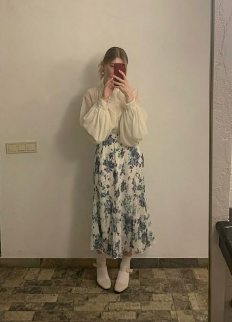 Long Cardigan Outfit With Skirt, Elegant Maxi Skirt Outfit, Minimalist Modest Outfit, Skirt Outfits Indian, Outfits Aesthetic Skirt, Skirt Outfits Black Women, Japan Outfit Ideas, Skirt Outfits Hijab, Korean Outfits Men