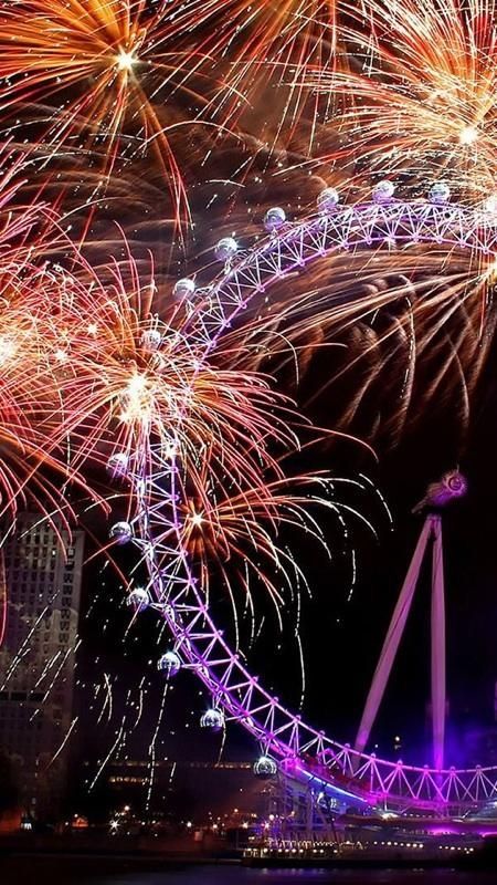 London Nye Fireworks, Nye Backgrounds, New Year London, London Fireworks, Fireworks Gif, New Years Eve Fireworks, Landscape Mode, Fireworks Display, Romantic Night