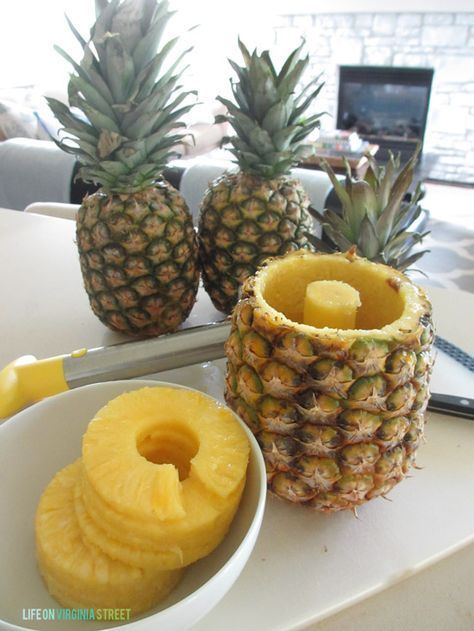 Pineapple Vase - Step 3 - Life On Virginia Street Pineapple Vase Centerpiece, Pineapple Floral Centerpiece, Pineapple Flower Arrangement, Pineapple Centerpiece Ideas, Pineapple Vases, Pineapple Wedding Decor, Jubilee Ideas, Luau Centerpieces, Vase Tutorial