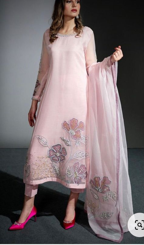 Organza Pants, Jeans Casual Outfit, Latest Dress Design, Pakistani Fancy Dresses, Beautiful Pakistani Dresses, Salwar Kamiz, Dress Design Patterns, Simple Pakistani Dresses, Beautiful Dress Designs