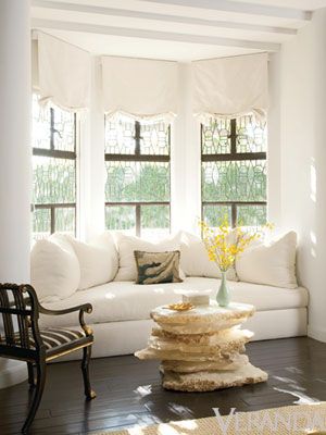 bay window seat | richard hallberg Bay Window Decorating Ideas, Bay Window Treatments, Bay Window Seat, Corner Window, Casa Country, Bow Window, Kitchen Corner, White Furniture, Window Seat