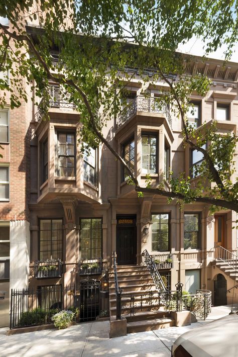 The five-story home is located at 143 East 63rd Street on the Upper East Side. - TownandCountrymag.com Townhouse New York, Urban Townhouse, Manhattan Drink, Manhattan Townhouse, Manhattan Night, Brownstone Homes, Nyc Townhouse, Nyc Apt, Nyc Neighborhoods