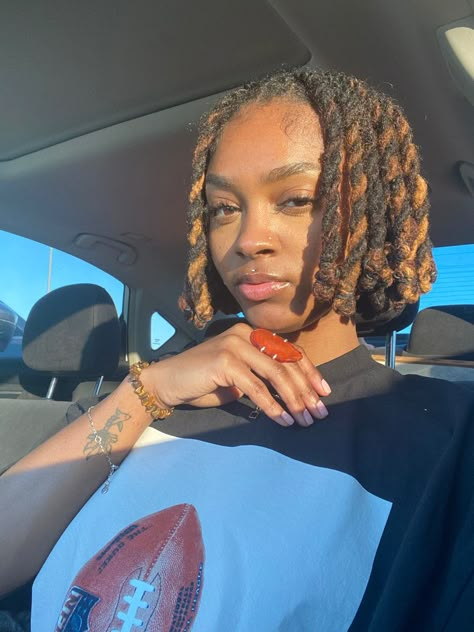 Lox Extensions, Brown Locs, Black Hair With Brown Highlights, Short Dreadlocks Styles, Beautiful Dreadlocks, Short Locs Hairstyles, Dreadlock Style, Black Hair With Highlights, Dreadlock Styles