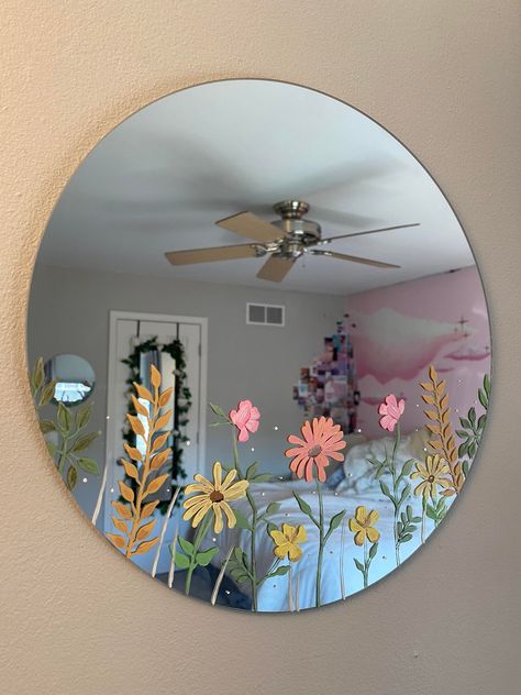 12 Hand Painted Flower Mirror - Etsy What To Paint On A Mirror, Painted Glass Mirror, Mirror And Painting Wall Decor, Mirror Flower Painting, Painting Ideas On Mirrors, Cute Mirrors Diy, Hang Pegboard On Wall, Paint Behind Mirror, Drawing On The Mirror