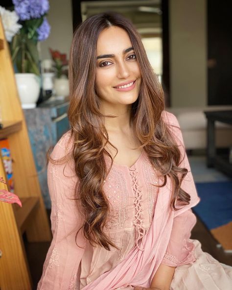 Denim Refashion, Stylish Kurtis Design, Surbhi Jyoti, Michele Morrone, Actress Hairstyles, Hello December, Desi Fashion Casual, Bollywood Music, Photo Pose Style