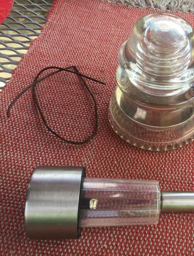 Solar Insulator Lights | Just A Pinch Recipes Electric Insulators, Insulator Lights, Solar Light Crafts, Upcycle Garden, Glass Garden Art, Glass Insulators, Light Crafts, Ideas Patio, Glass Garden