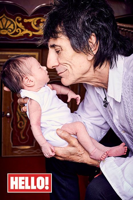 Twin Daughters, David Wood, Rollin Stones, Ron Woods, Famous Moms, Ronnie Wood, Baby Shoot, People Funny, Becoming A Father