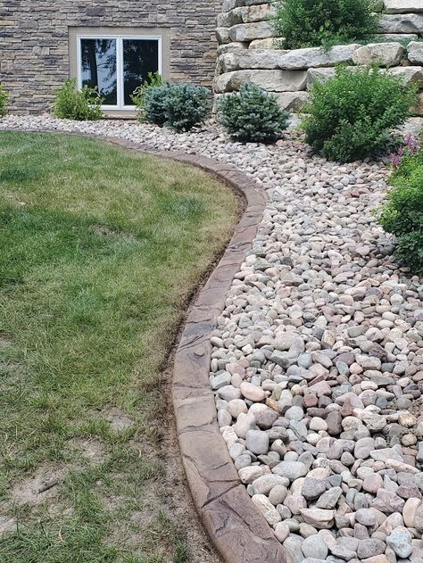 Front Yard Garden Landscaping, Landscaping Rock, Landscaping Around House, Garden Landscaping Ideas, Landscape Curbing, Stone Landscaping, Stone Concrete, Front Yard Garden Design, Front Landscaping