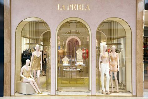 La Perla renovated store at South Coast Plaza with new concept designed by Roberto Baciocchi #laperlalingerie Roberto Baciocchi, Boutique Exterior, Lingerie Store Design, Retail Store Interior Design, Shop Facade, Clothing Store Interior, Clothing Store Design, Store Design Boutique, Storefront Design