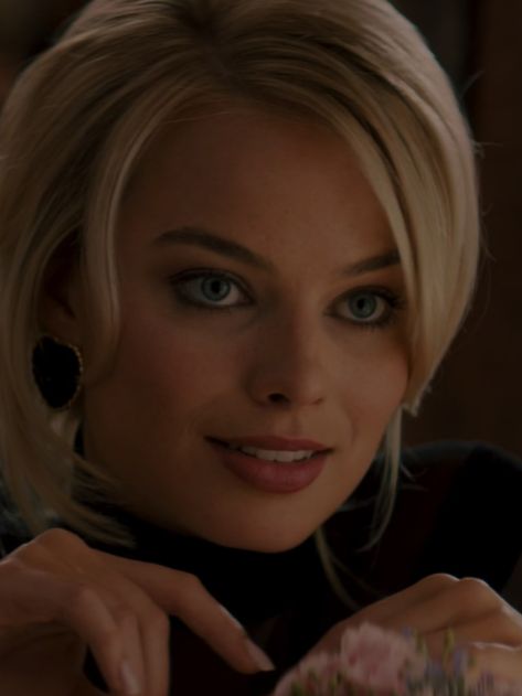 Margot Robbie as Naomi Lapaglia in The Wolf of Wallstreet (2013) #movie #actress #woman #blond The Wolf Of Wallstreet, Margrot Robbie, Margot Robbie Wolf, Naomi Lapaglia, Kindred Soul, Maggie Greene, Bad Makeup, Movie Actress, The Wolf