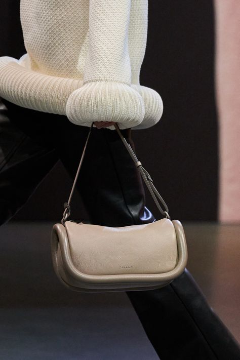 JW Anderson Fall 2023 Ready-to-Wear Fashion Show Details: See detail photos for JW Anderson Fall 2023 Ready-to-Wear collection. Anderson Bell, Jw Anderson Bag, Fall 2023 Ready To Wear, 2023 Ready To Wear Collection, 2023 Ready To Wear, Detail Photos, Jw Anderson, Fall 2023, Fashion Show Collection