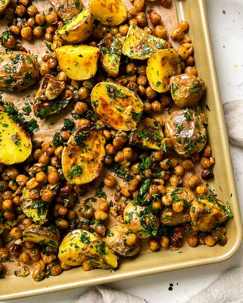 roasted potatoes and chickpeas on a gold pan Roasted Peas, Crunchy Chickpeas, Healthy Potato Recipes, Parmesan Potatoes, Veggie Delight, Chickpea Recipes, Roasted Chickpeas, Sheet Pan Recipes, Roasted Potatoes