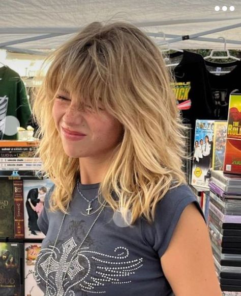 Shaggy Long Hair Choppy Layers Blonde, Shaggy Bronde Hair, Mid Length Choppy Haircut, Shag Haircut With Wispy Bangs, Blonde Hair Cuts Long Layered, Blonde Wavy Hair Styles, Mid Length Messy Hair, Shaggy Haircuts Blonde, Shoulder Length Shag Straight Hair