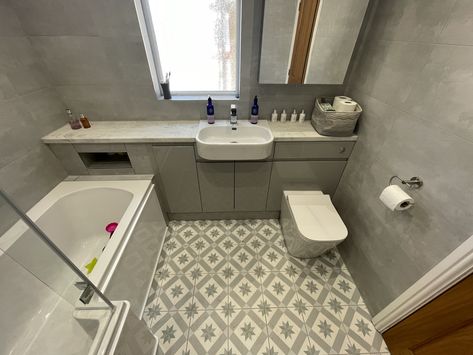 Small Bathroom L Shaped Bath, Medium Bathroom, Compact Bathroom Design, Small Bathroom With Tub, Small Shower Room, Ensuite Shower Room, Small Bathroom Layout, Small Toilet Room, Full Bathroom Remodel