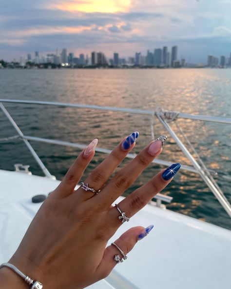 Miami 🌴 Navy Blue Silver Nails, Blue Silver Nails, Miami Nails, Silver Nails, Blue Nails, Almond Nails, Makeup Nails, Nail Inspo, Summer Nails