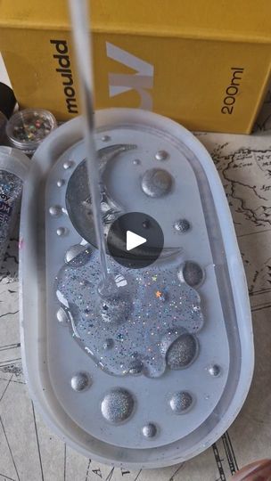 Rhinestone Crafts, Oval Tray, Holographic Glitter, Uv Resin, Silver Stars, Silicone Molds, Molding, Tray, Diy Projects