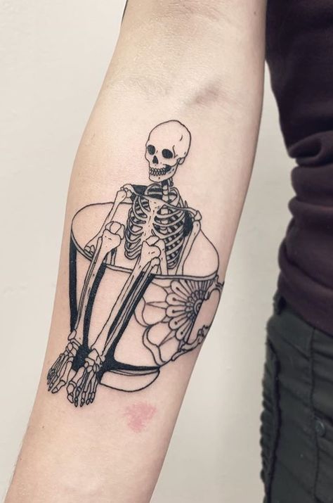 Tattoos Baddie, Grunge Skeleton, Baddie Tattoos, Coffin Tattoo, Knitting Tattoo, Andrew Wilson, Tea Tattoo, Balloon Tattoo, Skeleton Tattoo