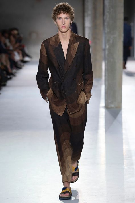 Dries Van Noten Spring 2019 Menswear Collection | Vogue Dries Van Noten Menswear, Verner Panton, Menswear Collection, Dries Van Noten, Summer 2019, Spring Summer, Vogue, Van