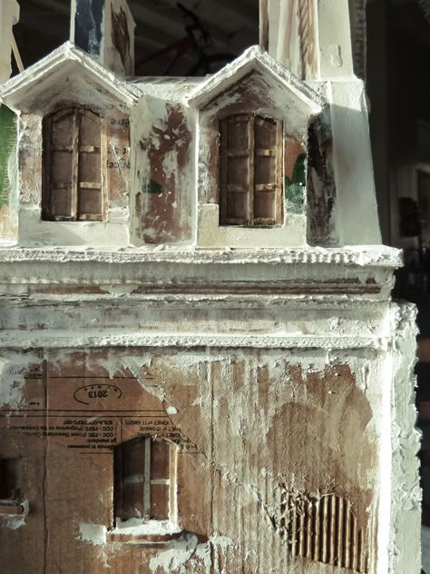 Cardboard Dollhouse, Classic Academia, House Template, Cardboard Sculpture, Paper Mache Art, Paper Mache Sculpture, Glitter Houses, Cardboard House, Victorian Dolls