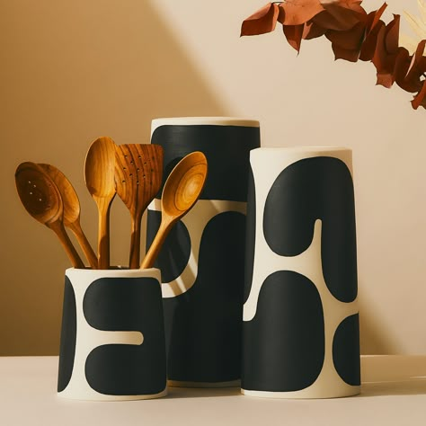 Pillar Vases, Diy Keramik, Diy Pottery Painting, Painted Ceramics, Color Block Pattern, Cerámica Ideas, Utensil Crock, Keramik Design, Tassen Design