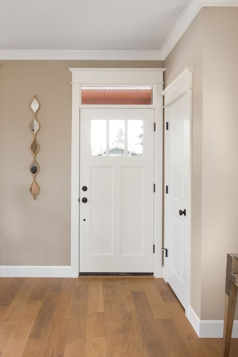 A Clean Entryway - TownandCountrymag.com Feng Shui Hallway, Feng Shui Kids Bedroom, Kids Bedroom Wall Color, Feng Shui Wealth Corner, Feng Shui Bathroom, Feng Shui Living Room Decor, Feng Shui Living Room, Feng Shui Wealth, Feng Shui Bedroom