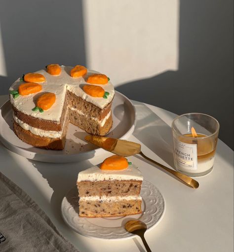 Carrot cake, cake, food aesthetic, food for food for recipe. Fall aesthetic, aesthetic handle. Aesthetic Carrot Cake, Carrot Cake Wallpaper, Carrot Cake Aesthetic, Cake Wallpaper, Winter Baking, Cute Simple Wallpapers, Carrot Cake, Cute Cakes, Cake Art