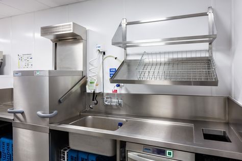 Restaurant Kitchen Equipment, Citizen M, Restaurant Kitchen Design, Commercial Kitchen Design, Soul Food Restaurant, Food Factory, Kitchen Sink Design, Stainless Kitchen, Garage Door Design