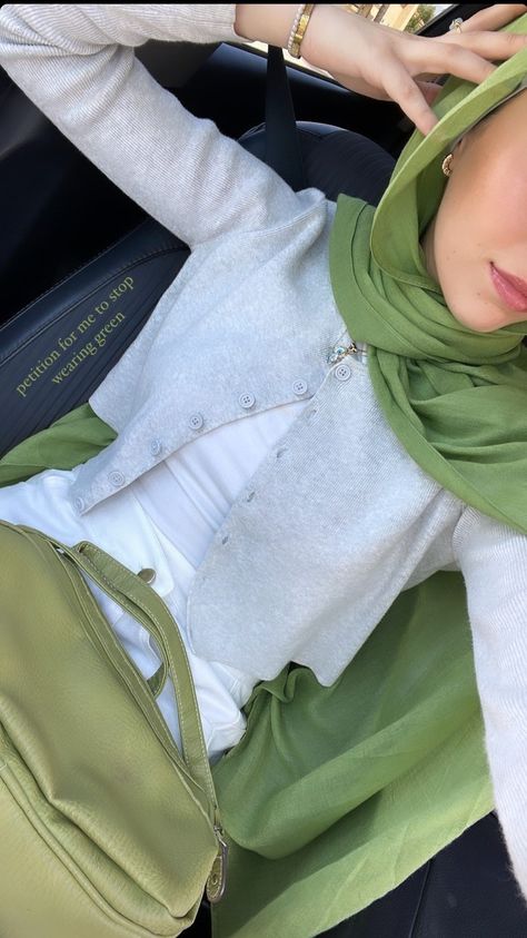 Ig: Mariam.kudsi Mariam Kudsi Fits, Mariam Kudsi, Green Hijab Outfit, Green Hijab, Hijabi Fits, Modest Outfit Ideas, Modesty Outfits, Muslim Fashion Hijab Outfits, Fasion Outfits