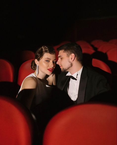 Theatre Photoshoot Ideas, Cinema Engagement Photos, Theatre Wedding Photos, Movie Theatre Engagement Photos, Cinema Photoshoot Ideas, Movie Theater Photoshoot, Movie Theater Wedding, Couples Cinema, Vintage Movie Theater