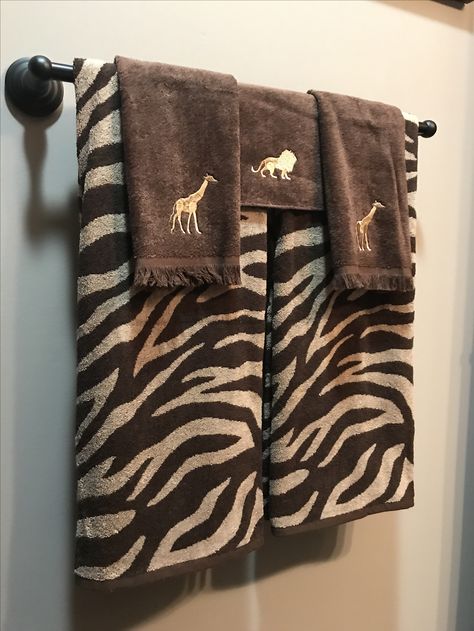 African Bathroom, Safari Bathroom, Safari Bedroom Decor, African Safari Decor, African Living Rooms, Animal Print Bathroom, African Room, Safari Bedroom, Safari Home Decor