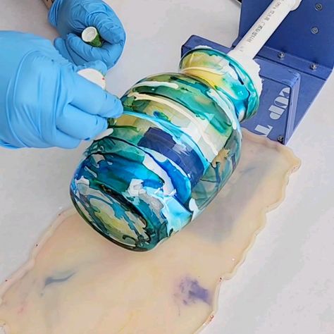 Alcohol Ink and Resin Vase | I love how the alcohol inks transform a vase into a beautiful stained glass looking piece ❤️ | By Mixed Media Girl Alcohol Ink Glass, Resin Vase, Alcohol Ink Painting, Beach Crafts, Alcohol Inks, Glass Ideas, Business Inspiration, Basket Ideas, Craft Business