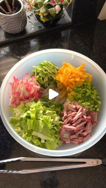 Manda on Instagram: "🇯🇵🇺🇸Japanese American Potluck Series:  (pt.10) Somen Salad   📝Story time with Manda: Somen Salad Yummy Yummy!   You can prepare all three components (noodles, toppings, and sauce) hours in advance, chill in the fridge, and then take it out to eat when you’re hungry. Somen salad is also a popular potluck dish because you can double or even triple the recipe to make large quantities. DIY somen salad lunch parties are also fun!!! Just lay out the different topping options and everyone assembles their own bowl. I often brought it to school and bring it to work for my lunches since they’re meant to be cold noodles anyways — all you have to do is pour the dressing.   I hope you love this local Hawaiian / Japanese dish that is such a classic for households during the sum Somen Salad, Hawaiian Salad, Salad Lunch, Hawaiian Dishes, Lunch Party, Cold Noodles, Out To Eat, Potluck Dishes, Island Food