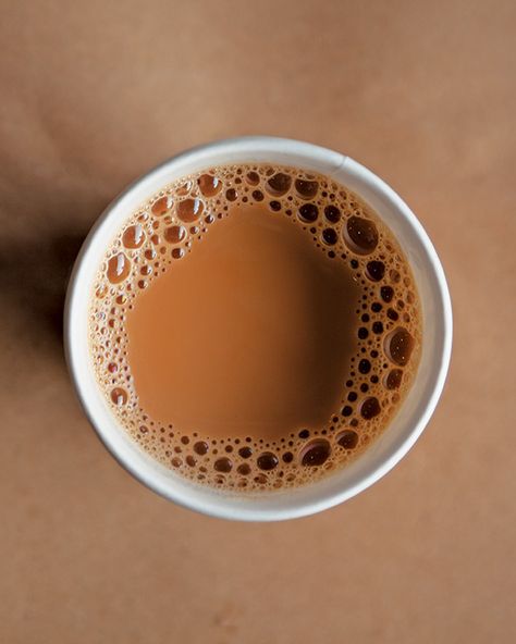 This spiced milk tea recipe from Oman is traditionally served hot and made with sweetened condensed milk, cardamom, ginger, and cinnamon. It’s a staple of roadside tea stands. Spiced Milk, Milk Tea Recipe, Chai Tea Recipe, Milk Tea Recipes, Sweet Milk, Chai Recipe, Ginger And Cinnamon, Glass Tea Cups, Chai Spice