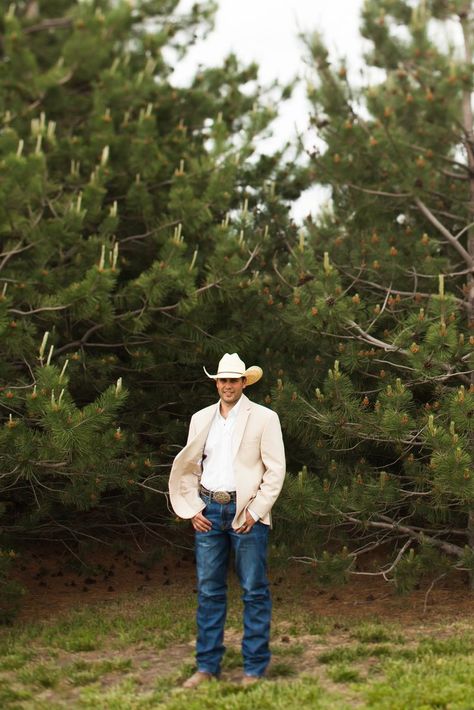 Country Groomsmen, Country Wedding Groomsmen, Cowboy Groom, Jeans Wedding, Groom Wedding Attire, Cowboy Wedding, Wedding Groomsmen, Tan Jacket, Groomsmen Attire