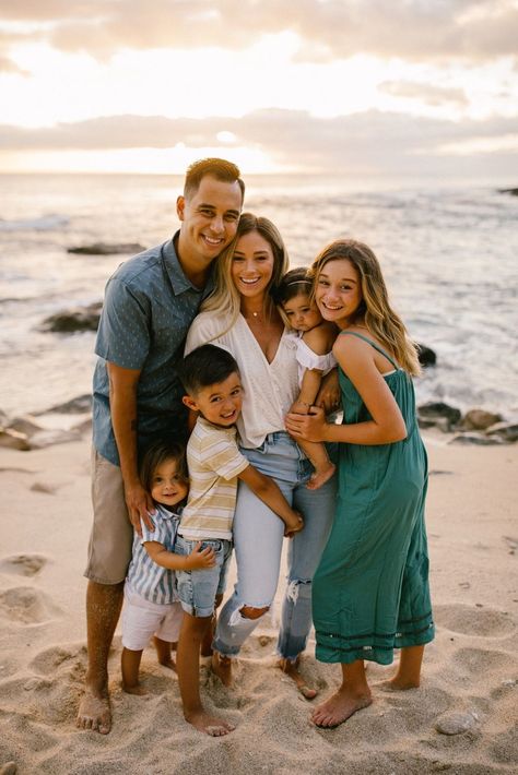 Family Photo Outfits Hawaii Beach, Casual Beach Family Photos Outfits, Family Photos Near Water, Family Of 6 Beach Photos, Spring Beach Family Photos, Casual Family Beach Pictures, Summer Beach Pictures Family, Family Of 5 Beach Photos, Family Sunset Photoshoot Beach