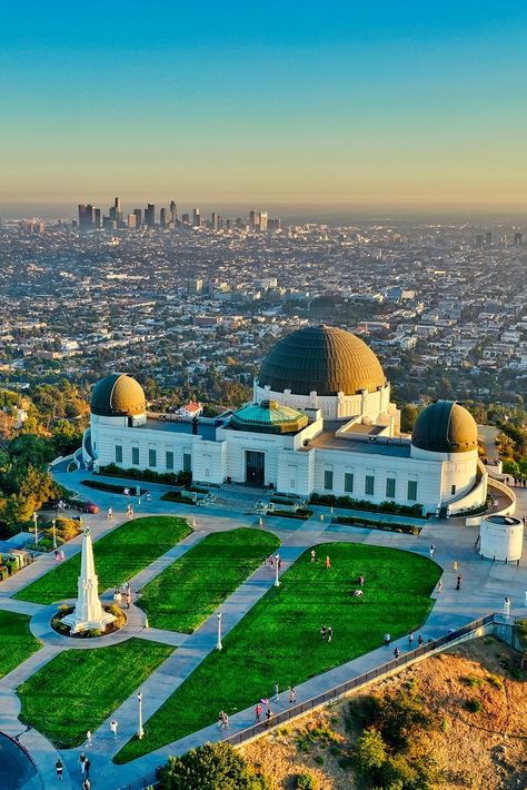 Griffith Observatory is a Los Angeles icon, perched on the peak of Mount Hollywood. The observatory was built in 1935 to commemorate Griffith J. Griffith's donation of his land to the city for use as a public park. Telescopes allow visitors an up-close look at planets, stars, galaxies and more! To see what's happening today at Griffith Observatory, check out our Events Calendar! 📸: Cameron Venti #travel #traveldestination #aesthetic #Traveltips Paper Claws, Los Angeles Downtown, City Escape, Travel America, Griffith Observatory, Griffith Park, California Travel Road Trips, City Of Angels, Travel Pins