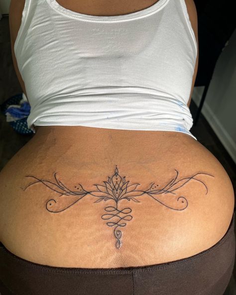 Cece Core, Tramp Stamp Design, Tramp Stamp Ideas, Classy Tattoos For Women, Chicas Punk Rock, Lower Back Tattoo Designs, Lower Back Tattoo, Tramp Stamp Tattoos, Private Tattoos