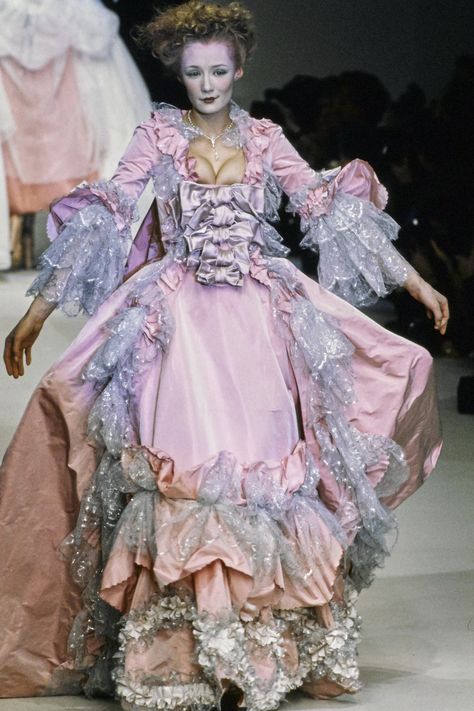 Vivienne Westwood Fashion, Vivienne Westwood Dress, Rococo Fashion, Runway Fashion Couture, 1990s Fashion, Couture Mode, Naomi Campbell, Fashion Show Collection, Rococo