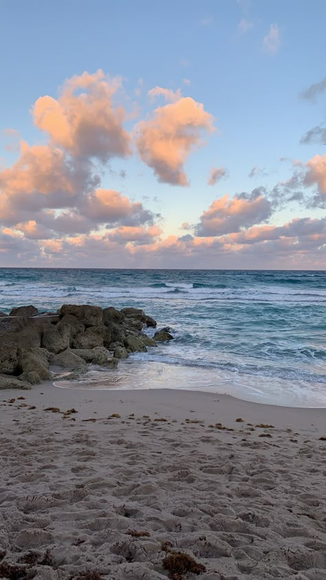 Palm Beach Resort, West Palm Beach Florida, Pretty Landscapes, Palm Beach Florida, Ocean Vibes, Beach Wallpaper, Palm Beach Fl, Summer Wallpaper, Sunset Pictures