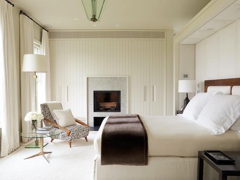 426 Likes, 11 Comments - Veere Grenney (@veere_grenney) on Instagram: “The serene calm of a bedroom designed by VGA, with architecture by @leroystreetstudio and furniture…” Veere Grenney, Design Hall, Country Modern Home, Built In Cupboards, British Furniture, Perfect Bedroom, Gio Ponti, Bedroom Suite, Beautiful Bedrooms