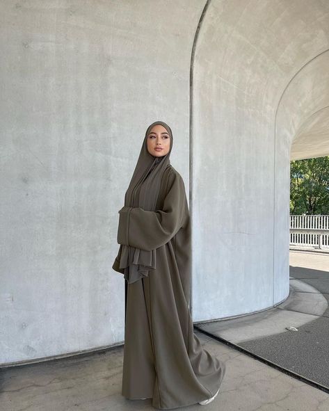 Amused By Modesty, Everyday Abaya Outfits, Hijab Outfit Abaya, Hijabi Abaya Outfits, Aesthetic Abayas, Muslim Fashion Casual, Modesty Islam, Hijabi Fashion Abayas, Morocco Street