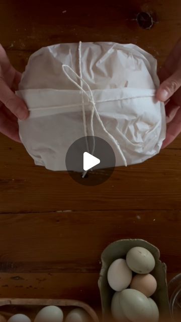 Wrap A Bread Loaf, Cute Ways To Wrap A Loaf Of Bread, Bread Loaf Gift Packaging, Wrapped Sourdough Bread, How To Wrap Bread As A Gift Basket Ideas, How To Wrap Homemade Bread, Bread Loaf Wrapping Ideas, Artisan Bread Gift Packaging, Packaging Homemade Bread