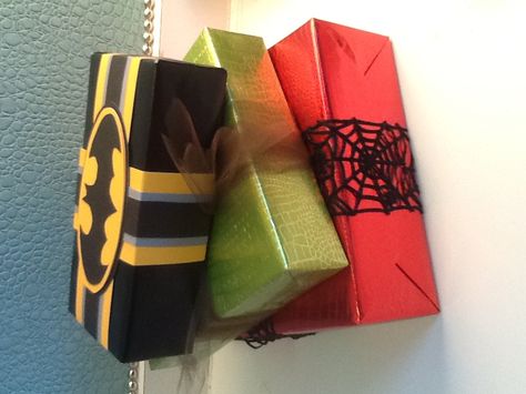 Little boy super heroes...Spider-Man, Hulk and Batman... Wrapping Ideas For Men, Gift Wrapping Ideas For Men, Gift Wrapping Ideas, Wrap Ideas, Fancy Gifts, Wrapping Ideas, 50th Gifts, Crafts Ideas, Super Heroes