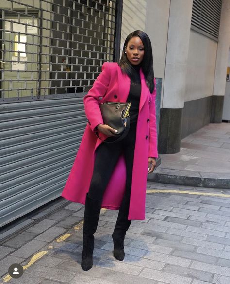 Trench Coat Pink Outfit, Pink Trench Coat Outfit, Pink Capsule Wardrobe, Pink On Wednesdays, Peacoat Outfit, Outfits At Home, Long Coat Outfit, Pink Peacoat, Pink Trench Coat